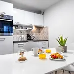 New Modern Nina Apartman *