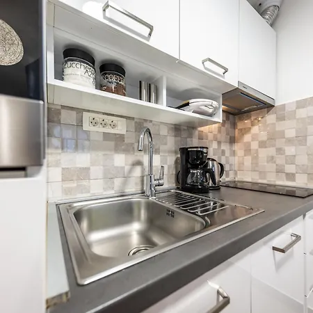 New Modern Nina Apartman