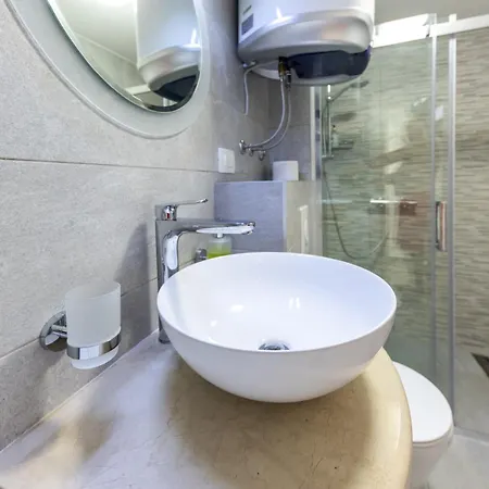 New Modern Nina Apartman